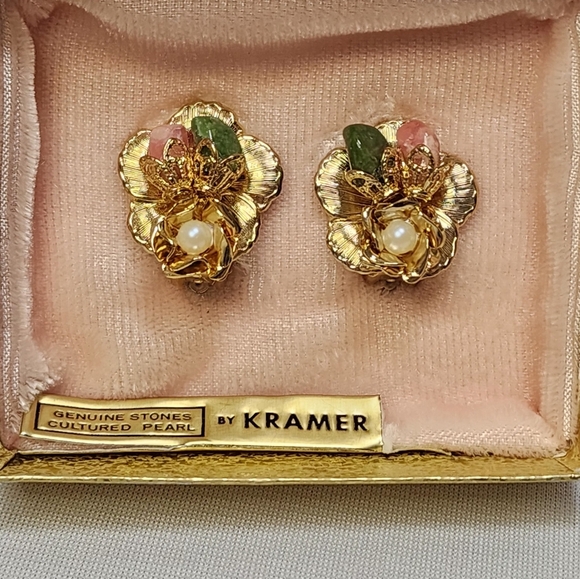 Vintage Kramer Genuine !950's Cultured PearlCoral, and Jade Floral Clip Earrings - Picture 12 of 13